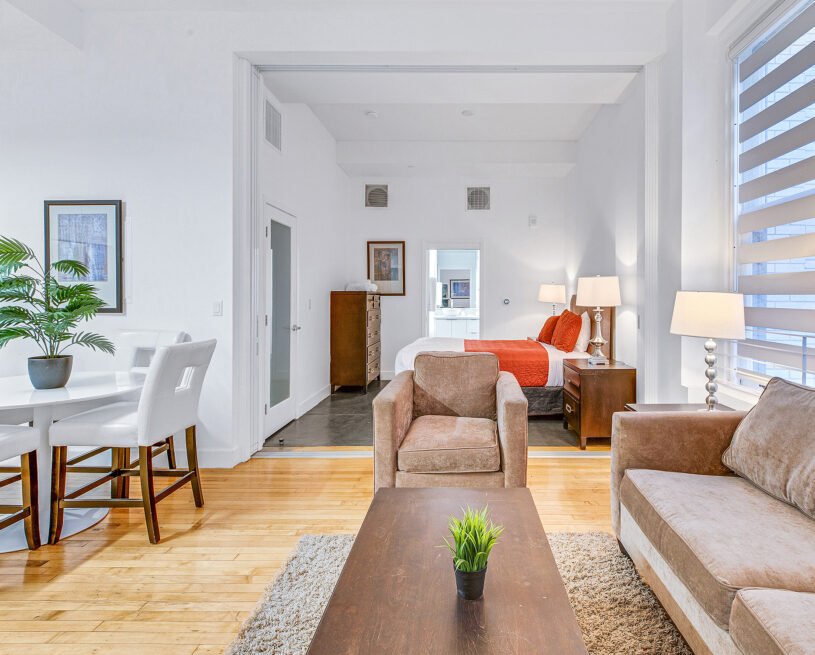Modern 2-Bedroom HWH DTLA Suites